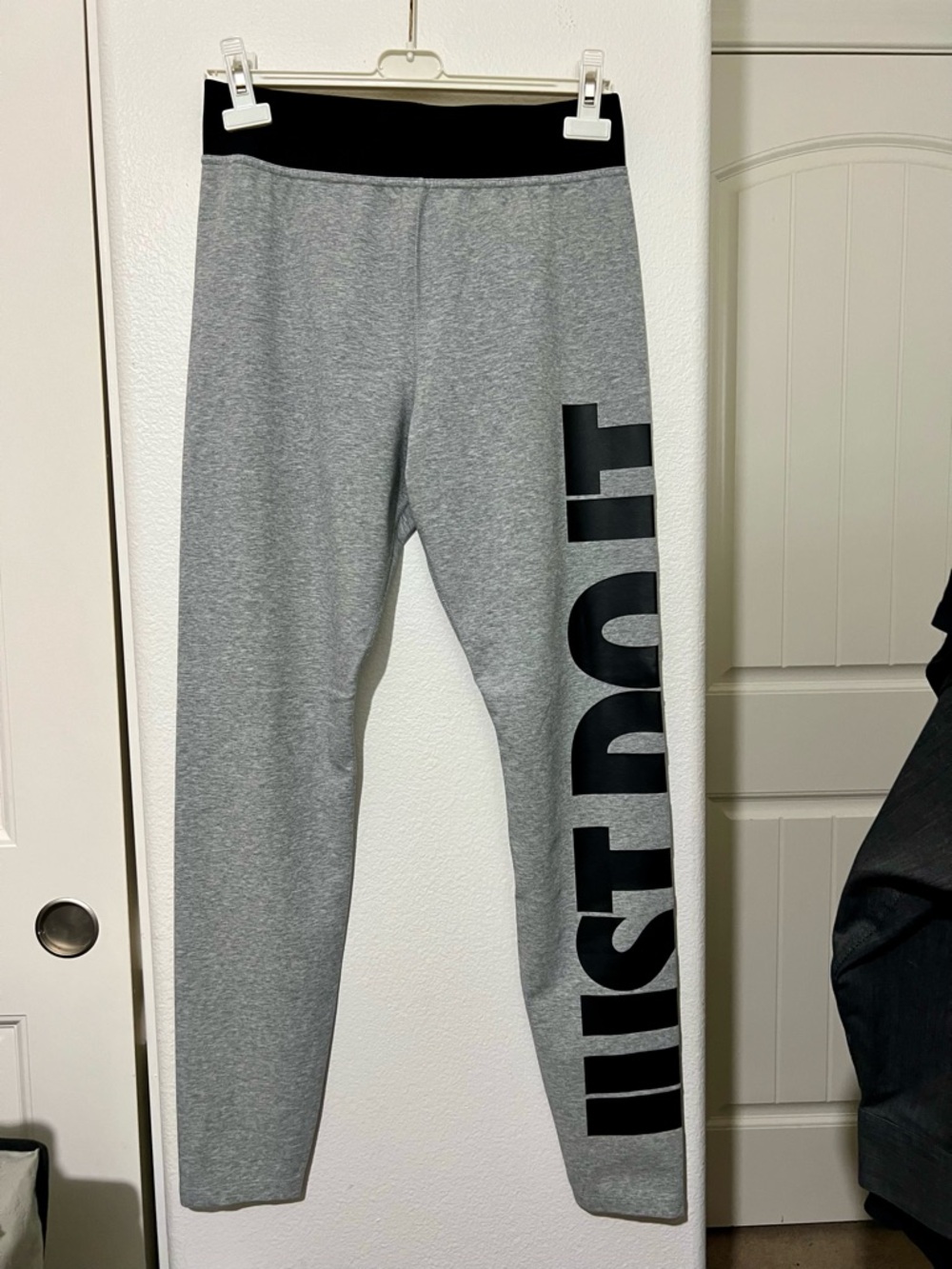 Hanes Snoopy Nike Tee Shirt & Nike Leggings - Picture 13 of 16
